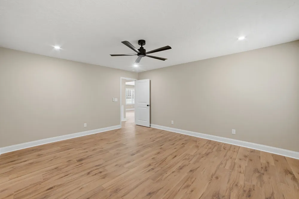 913 Memorial Dr Paris, TN 38242
