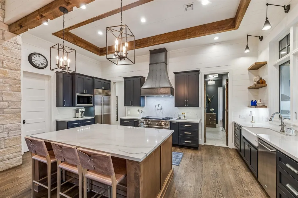 1600 S Weyand Round Top, TX 78954
