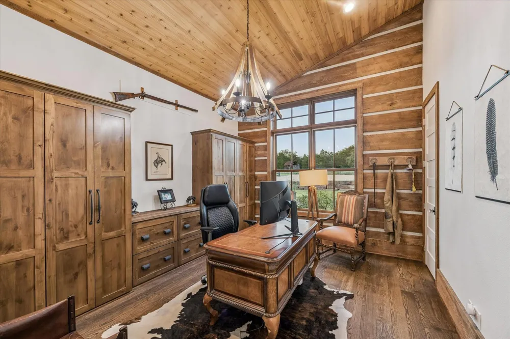 1600 S Weyand Round Top, TX 78954