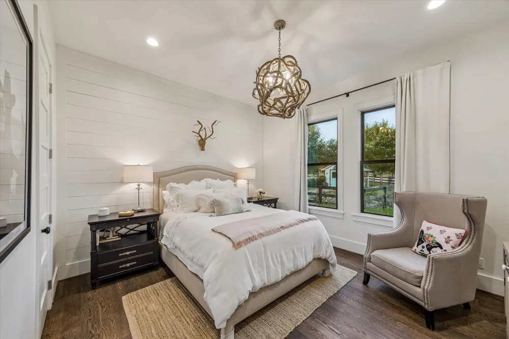 1600 S Weyand Round Top, TX 78954
