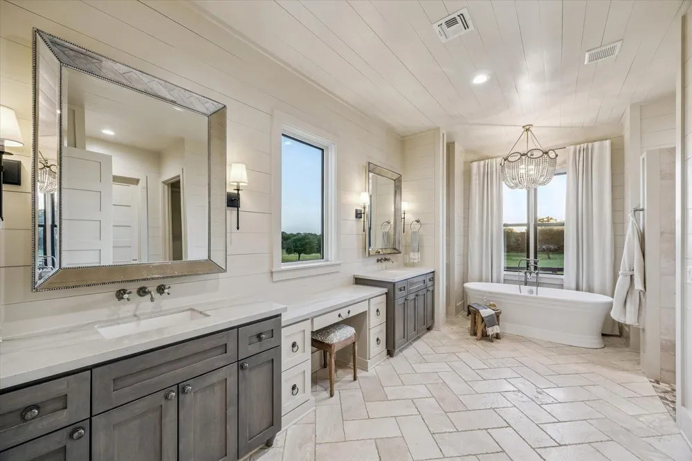 1600 S Weyand Round Top, TX 78954