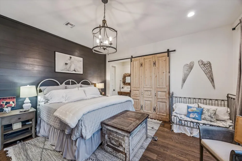 1600 S Weyand Round Top, TX 78954