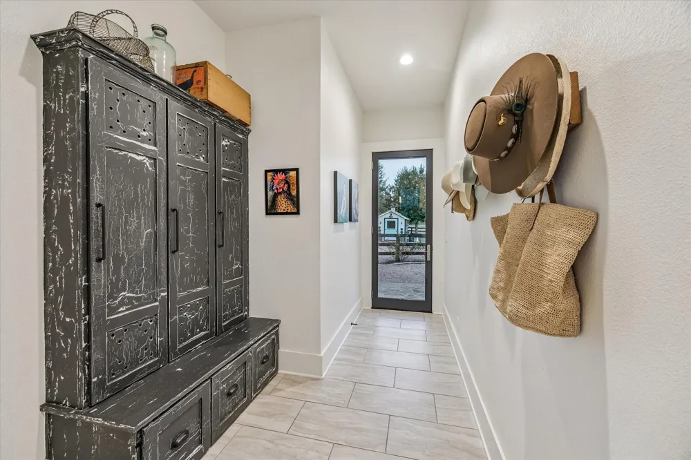 1600 S Weyand Round Top, TX 78954