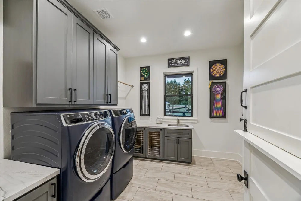 1600 S Weyand Round Top, TX 78954