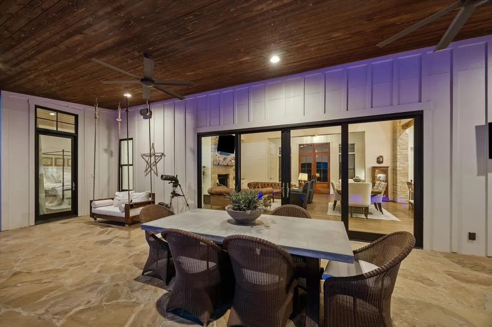 1600 S Weyand Round Top, TX 78954