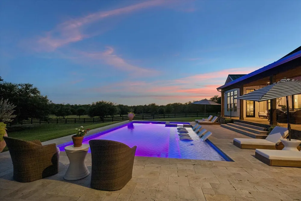 1600 S Weyand Round Top, TX 78954