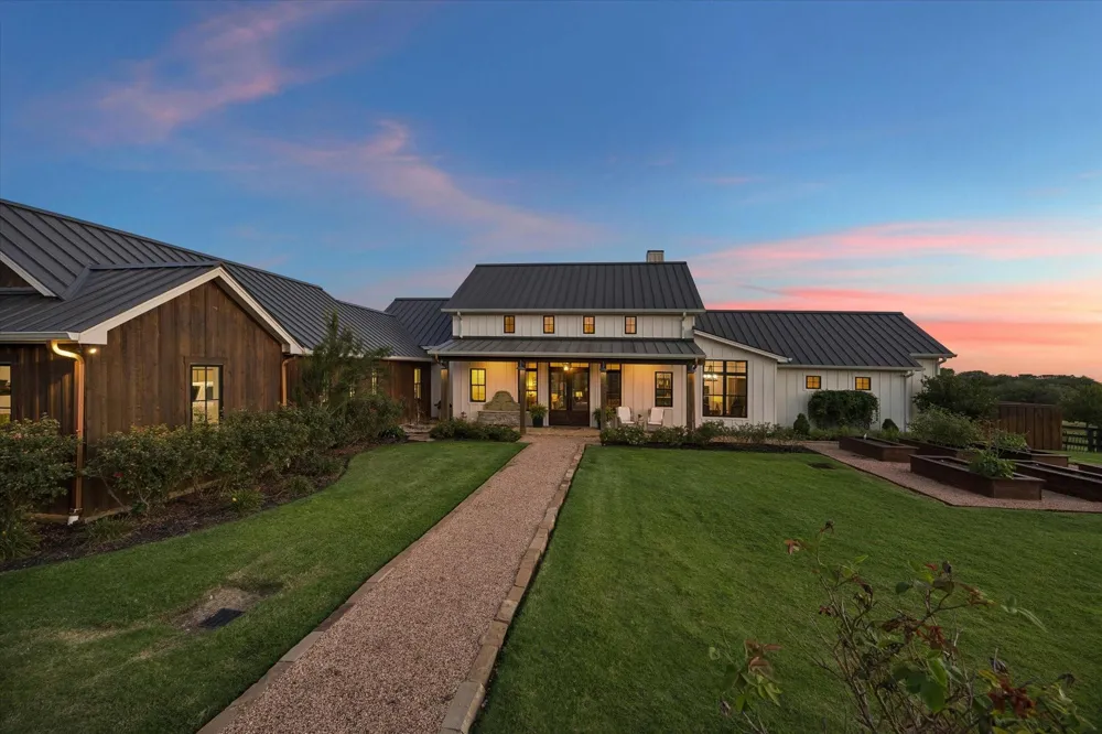 1600 S Weyand Round Top, TX 78954