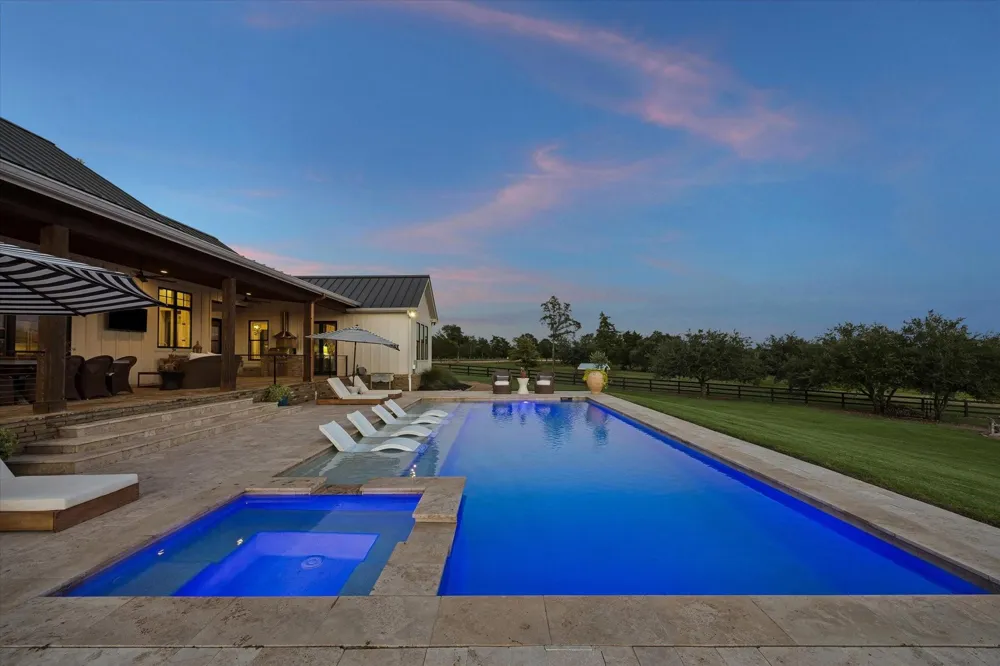 1600 S Weyand Round Top, TX 78954