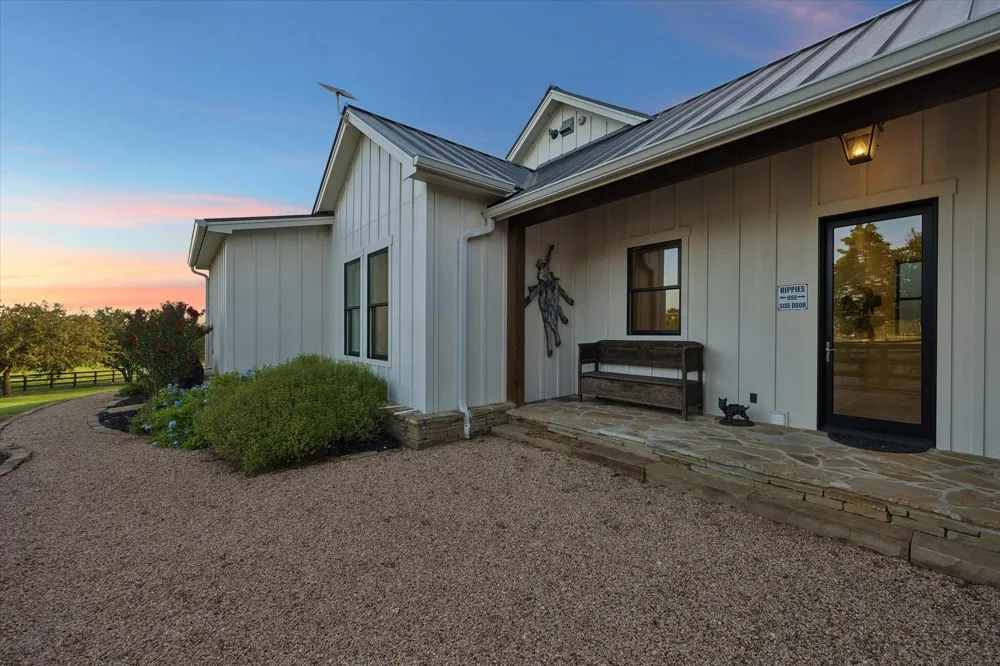 1600 S Weyand Round Top, TX 78954