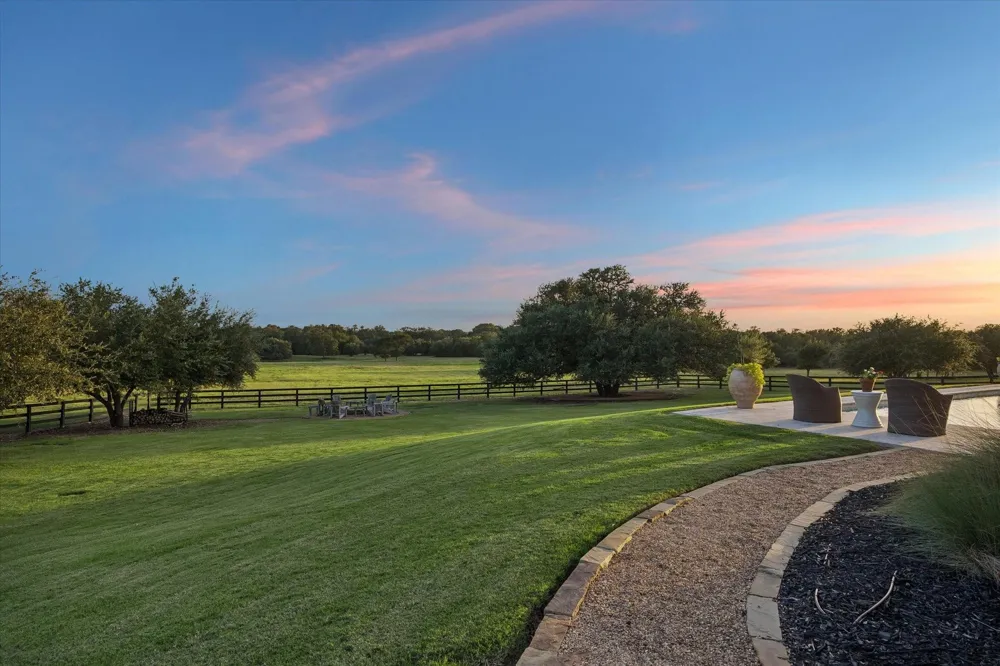 1600 S Weyand Round Top, TX 78954