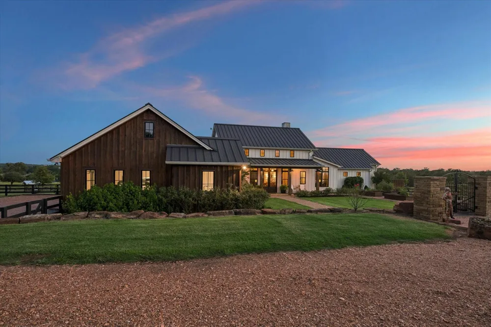 1600 S Weyand Round Top, TX 78954
