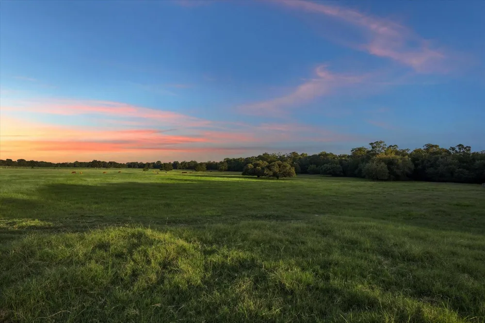 1600 S Weyand Round Top, TX 78954