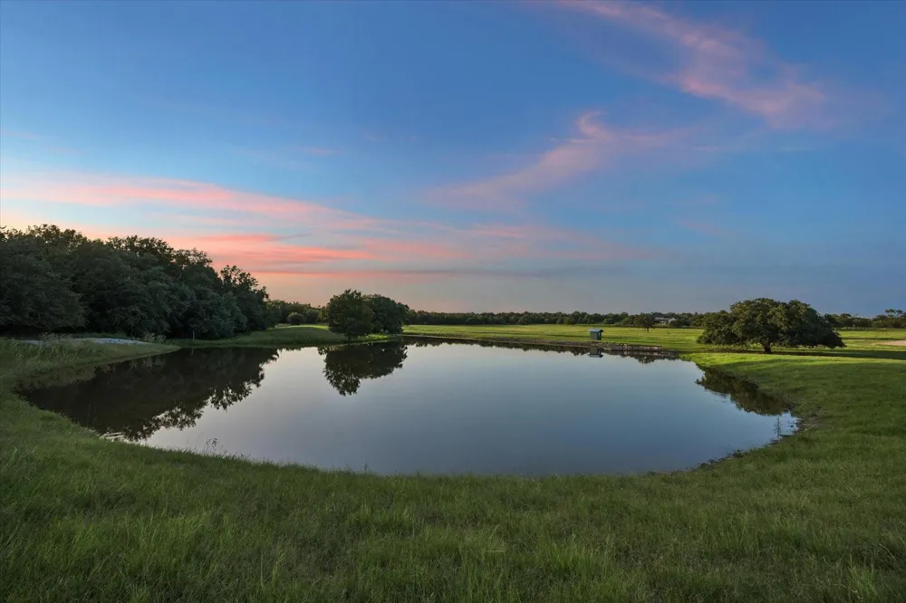 1600 S Weyand Round Top, TX 78954