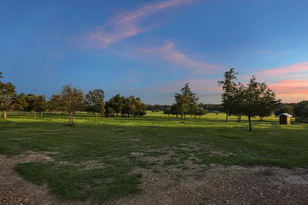 1600 S Weyand Round Top, TX 78954