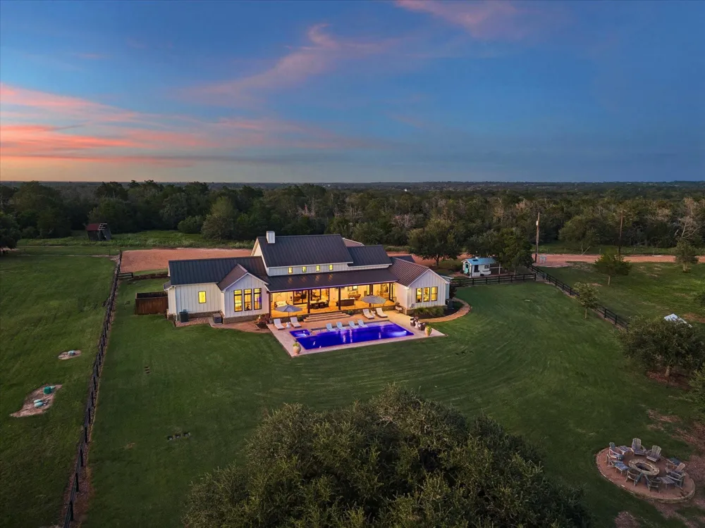 1600 S Weyand Round Top, TX 78954