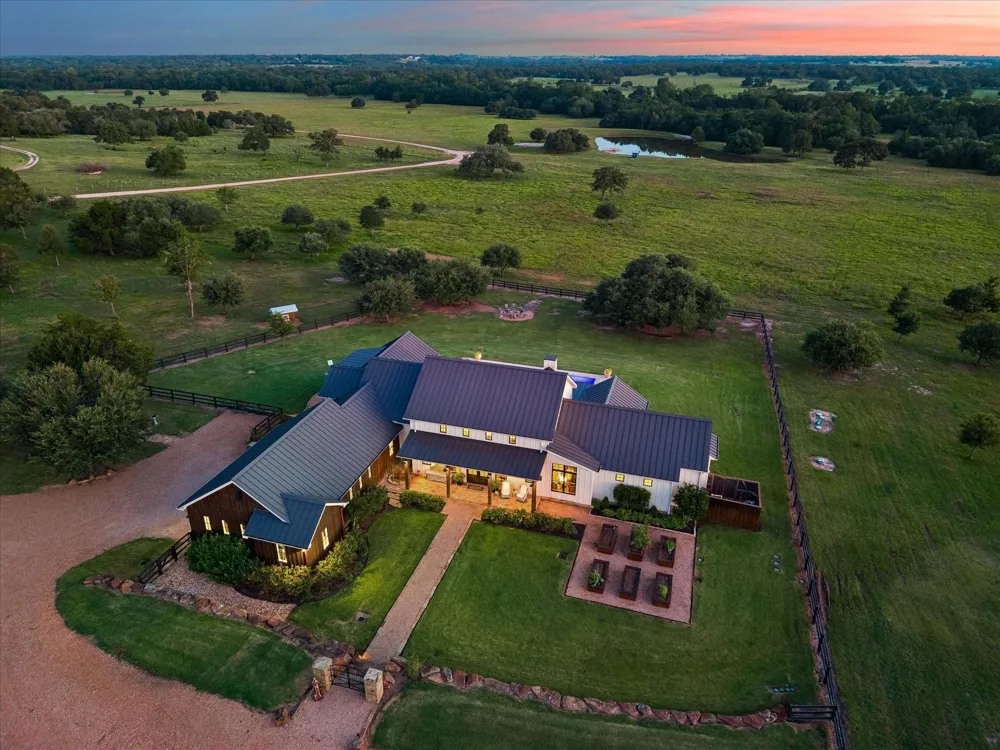 1600 S Weyand Round Top, TX 78954