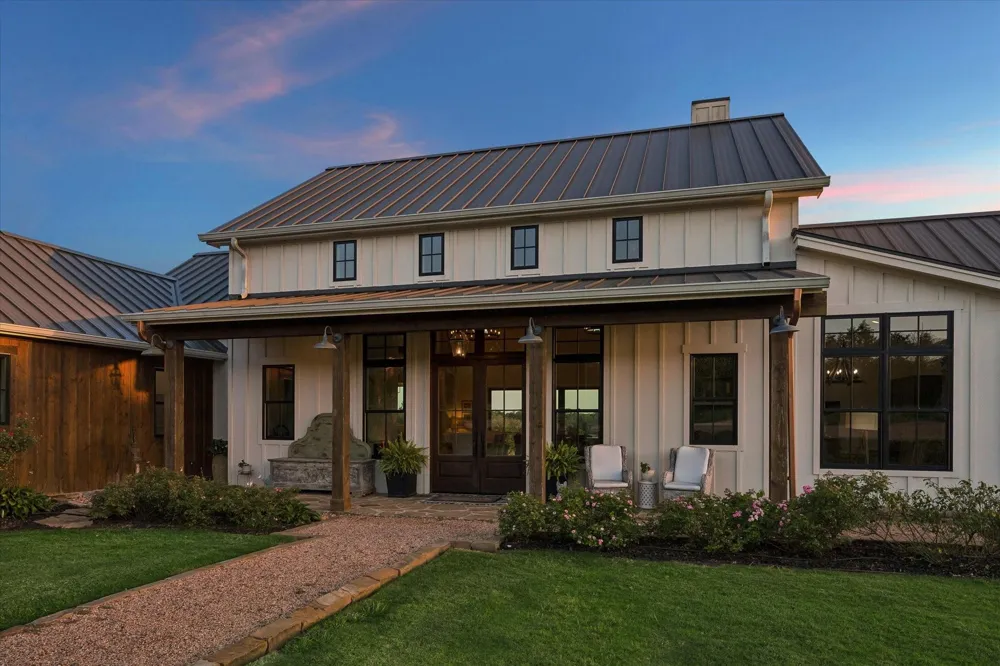 1600 S Weyand Round Top, TX 78954