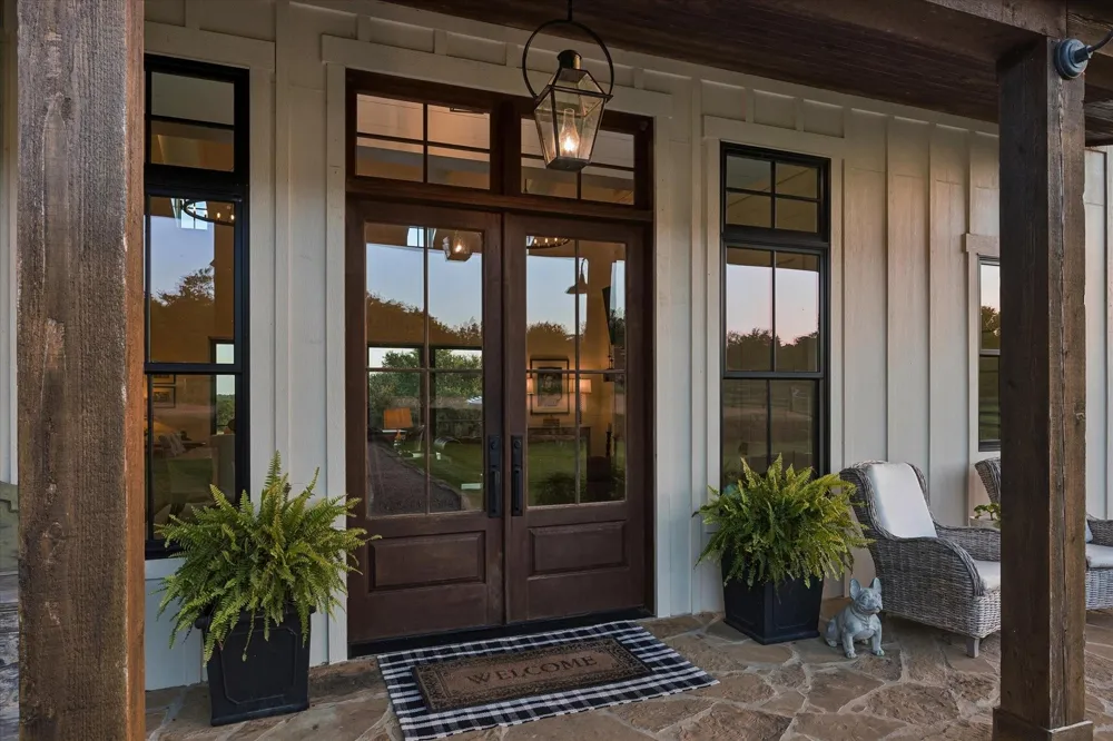 1600 S Weyand Round Top, TX 78954