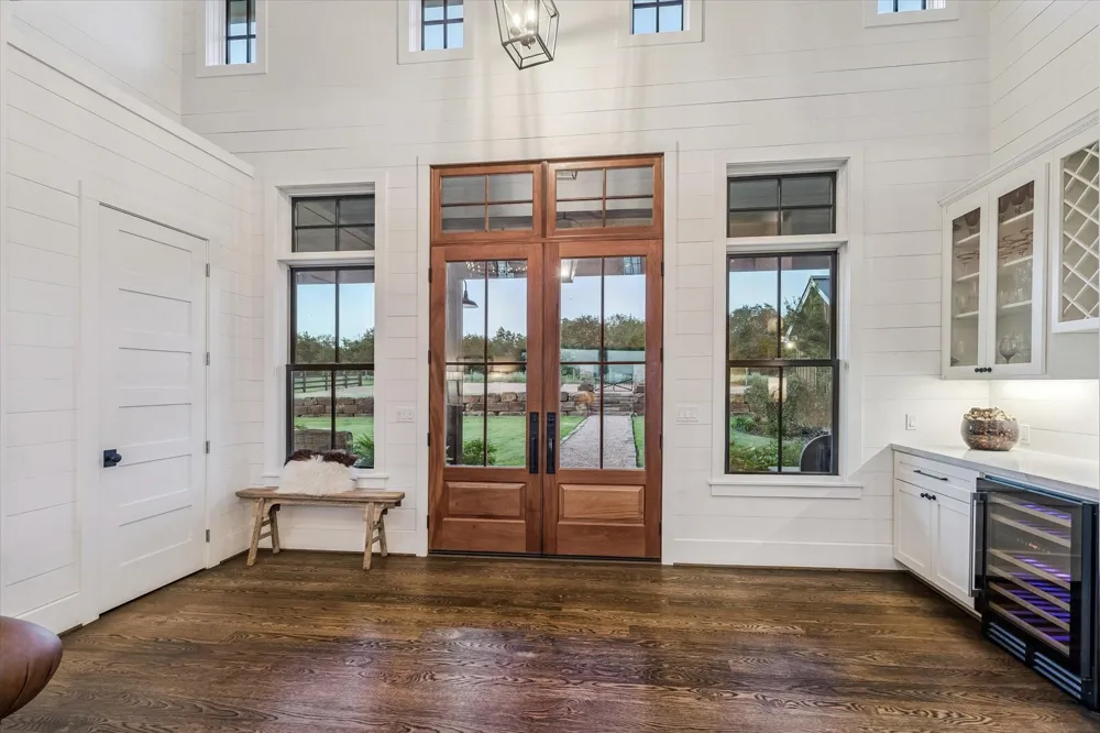 1600 S Weyand Round Top, TX 78954