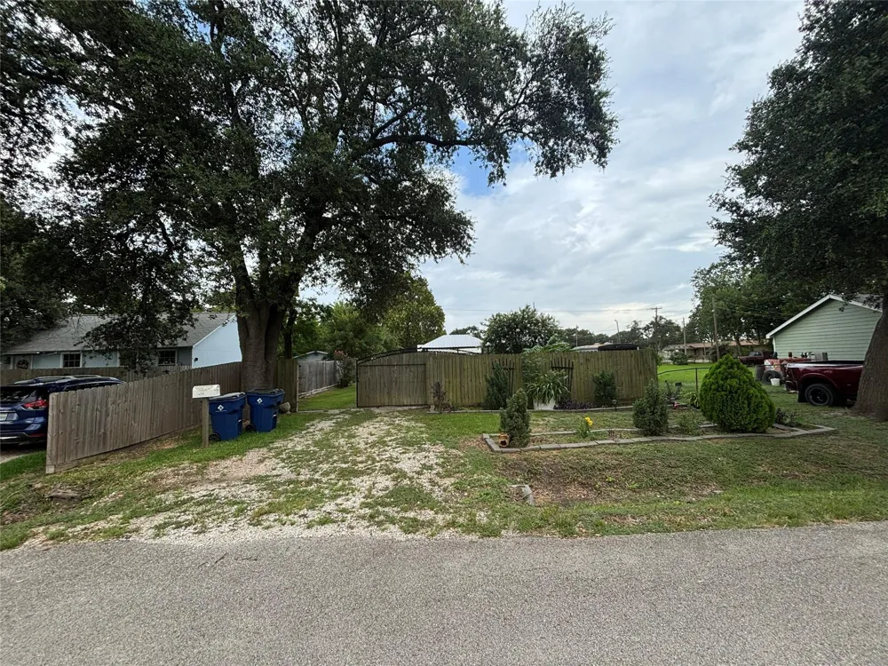 2213 1st Avenue Texas City, TX 77590