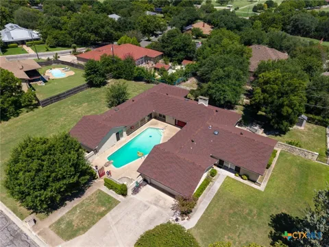 107 E Woodlawn Drive