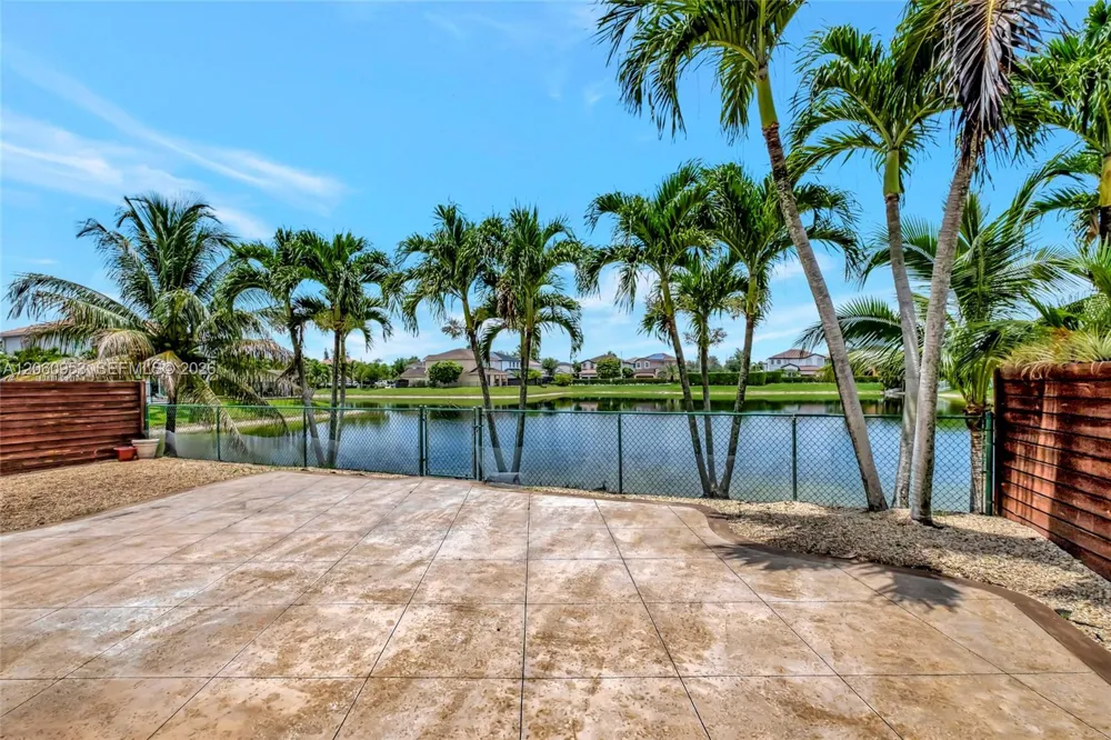 14443 SW 12th Ln Miami, FL 33184