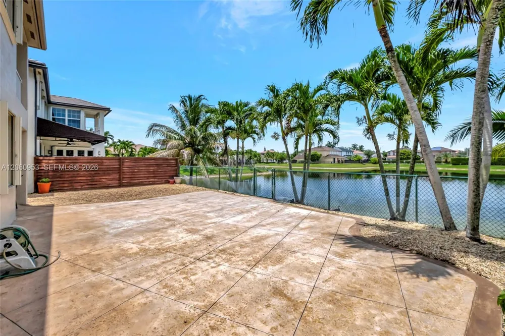 14443 SW 12th Ln Miami, FL 33184