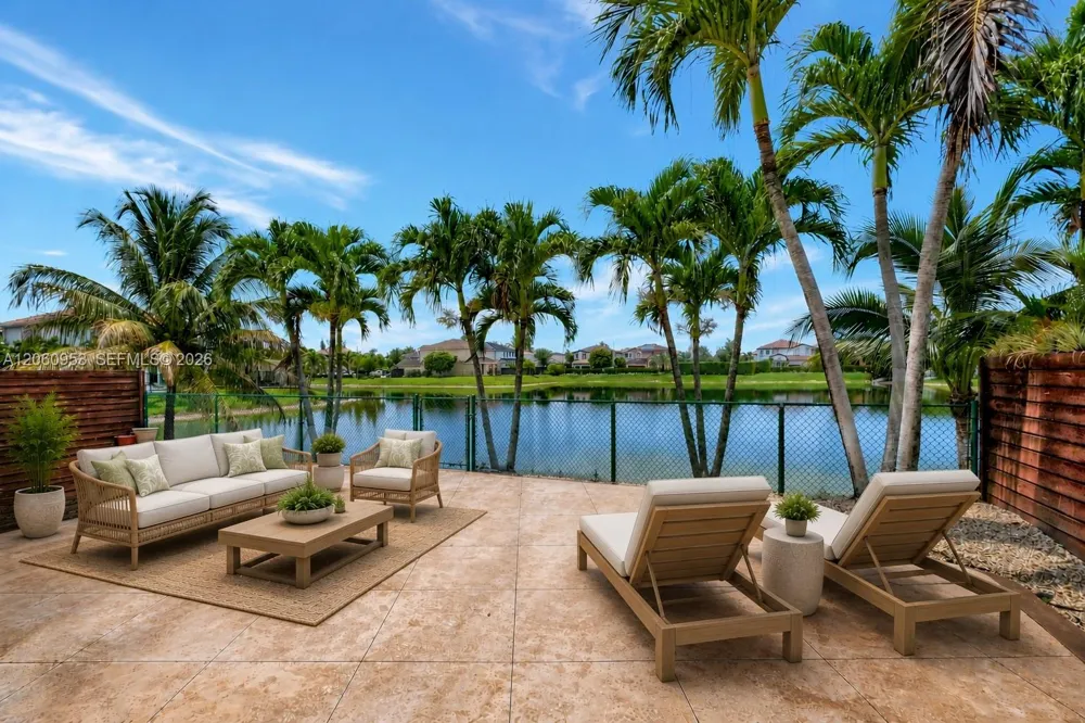 14443 SW 12th Ln Miami, FL 33184