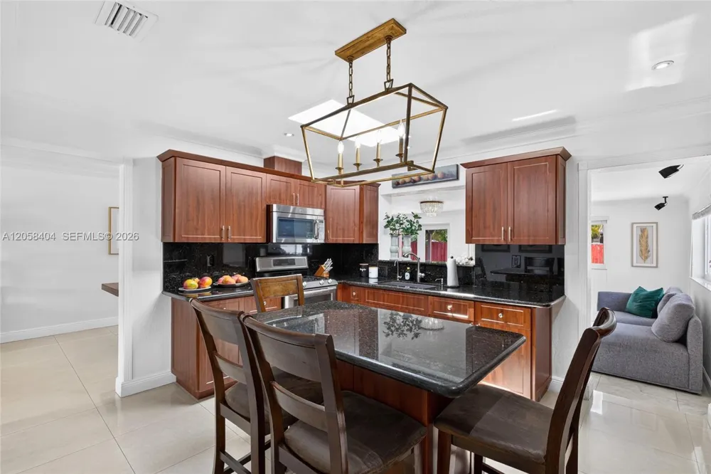 1271 W 78th St Hialeah, FL 33014