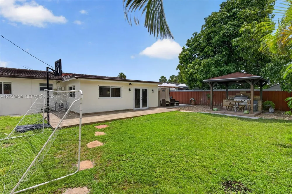 1271 W 78th St Hialeah, FL 33014