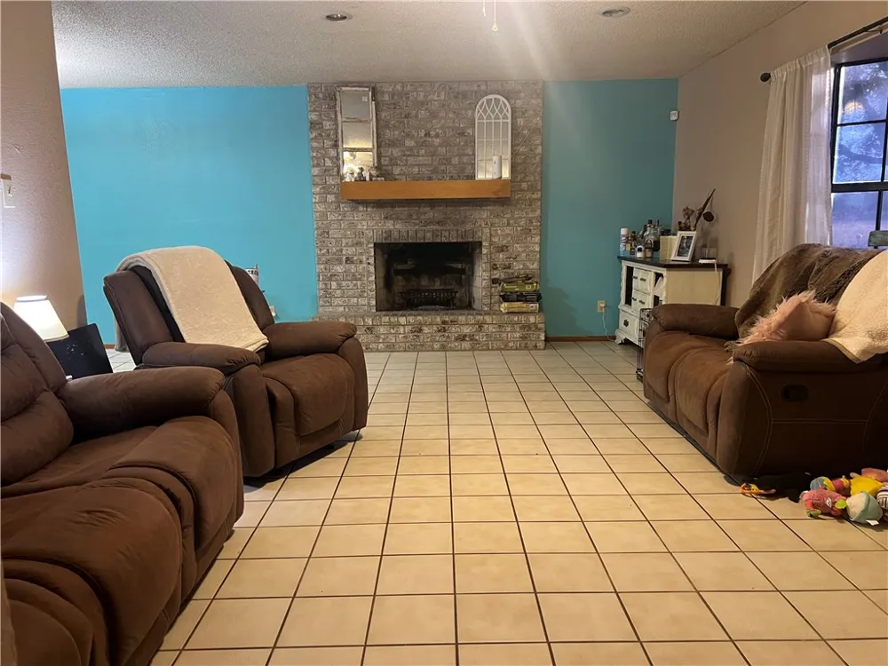 365 County Road 1341 Alice, TX 78332