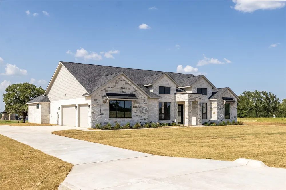 114 Red Bud Road Boyd, TX 76023