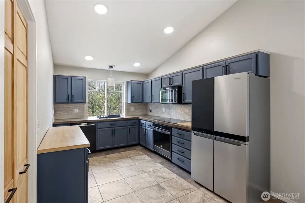 820 289th Street E Roy, WA 98580