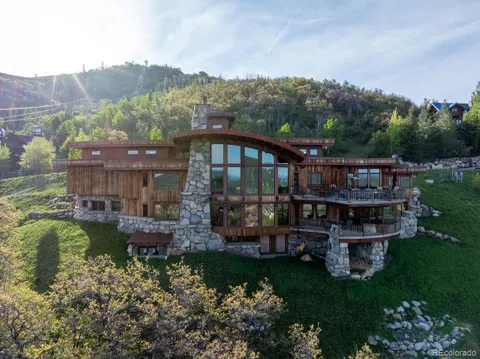 2555 Ski Trail Lane