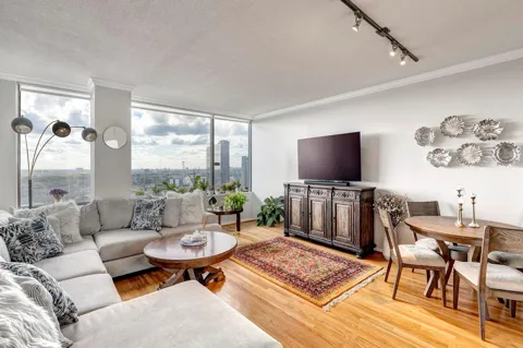 15 Greenway Plaza #17B