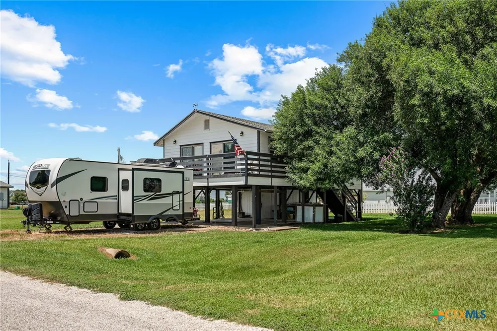 654 Calumet Drive Palacios, TX 77465