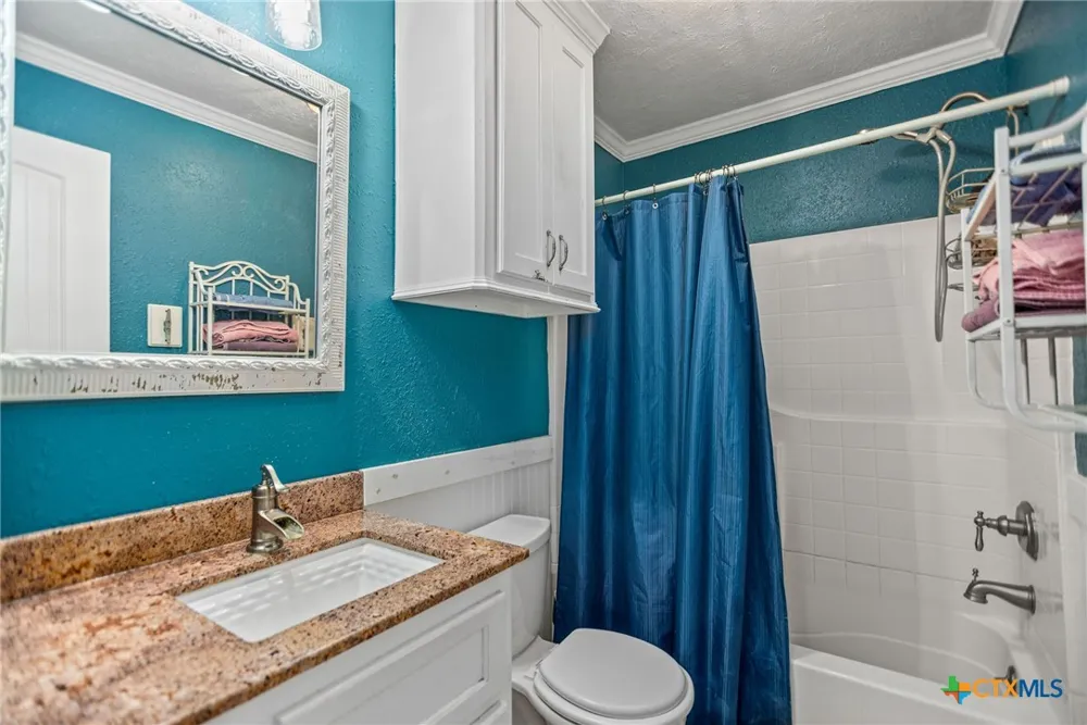 654 Calumet Drive Palacios, TX 77465