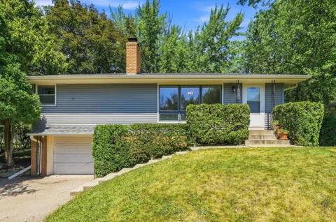 1101 Lynde Drive NE