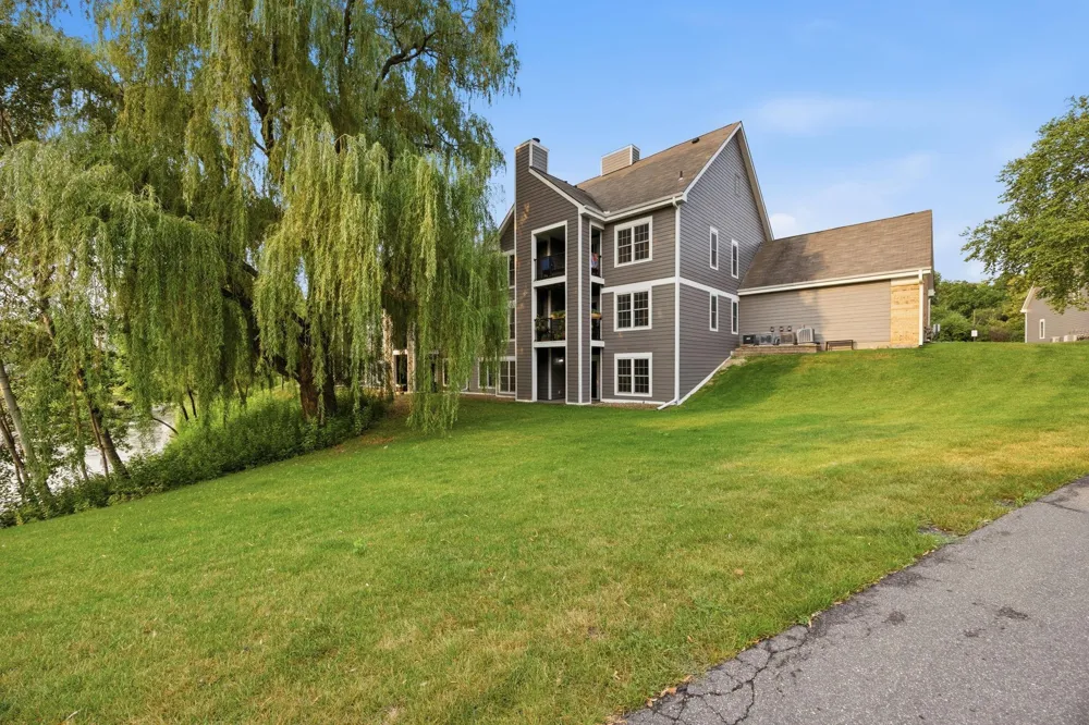 6048 Chasewood Parkway #1 Minnetonka, MN 55343