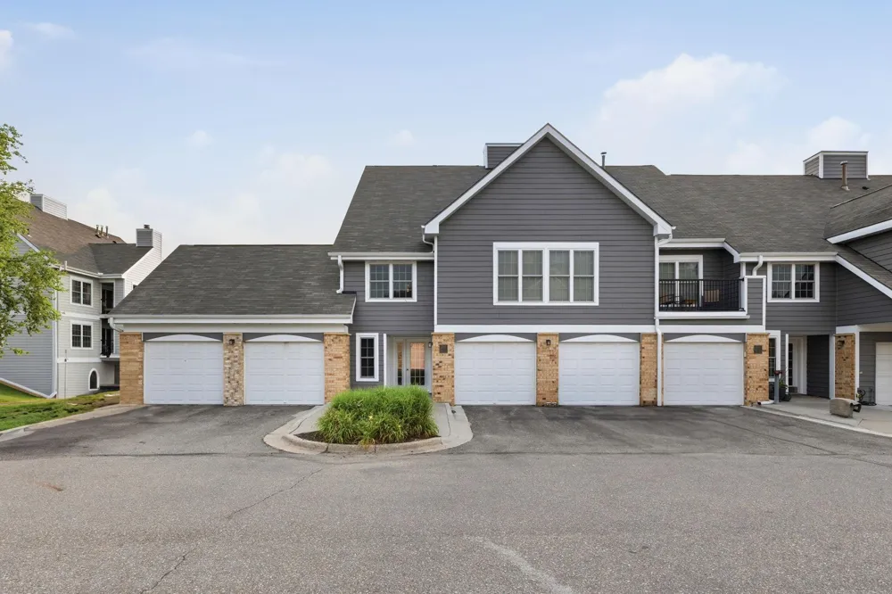 6048 Chasewood Parkway #1 Minnetonka, MN 55343