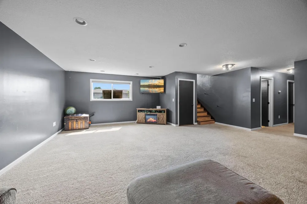 407 9th Street Goodhue, MN 55027