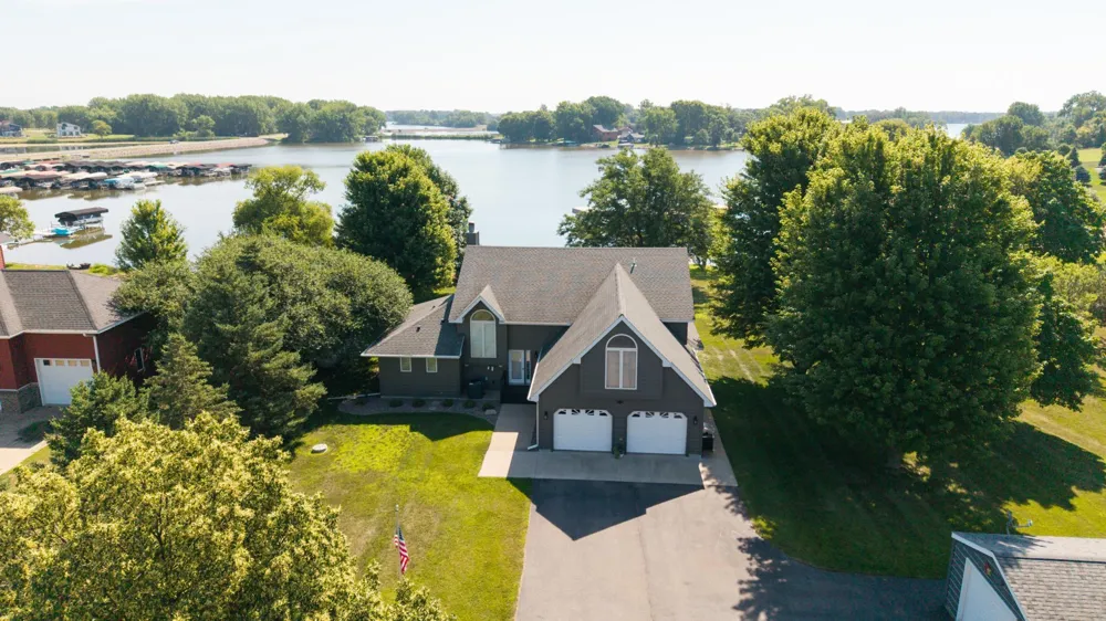 12 Lake Shetek Drive Slayton, MN 56172