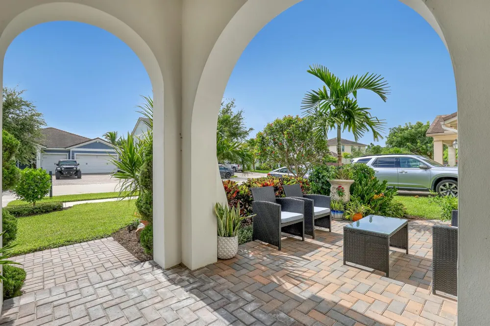 1047 Ember Ridge Run Loxahatchee, FL 33470