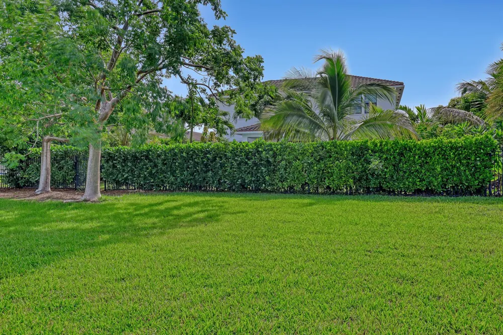 1047 Ember Ridge Run Loxahatchee, FL 33470