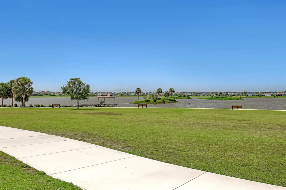 1047 Ember Ridge Run Loxahatchee, FL 33470