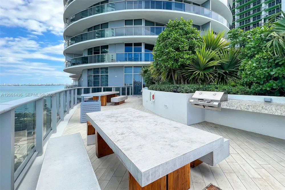 488 NE 18th St #3104 Miami, FL 33132