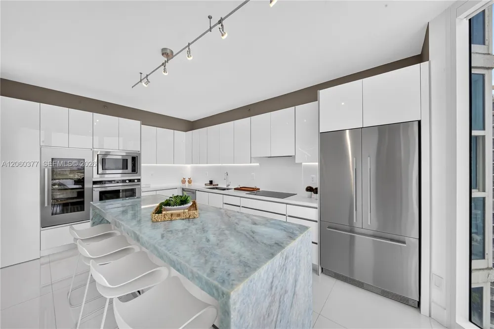 300 S Pointe Dr #2104 Miami Beach, FL 33139