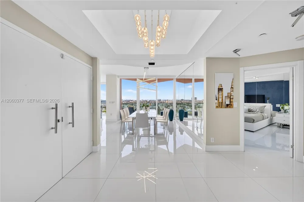 300 S Pointe Dr #2104 Miami Beach, FL 33139