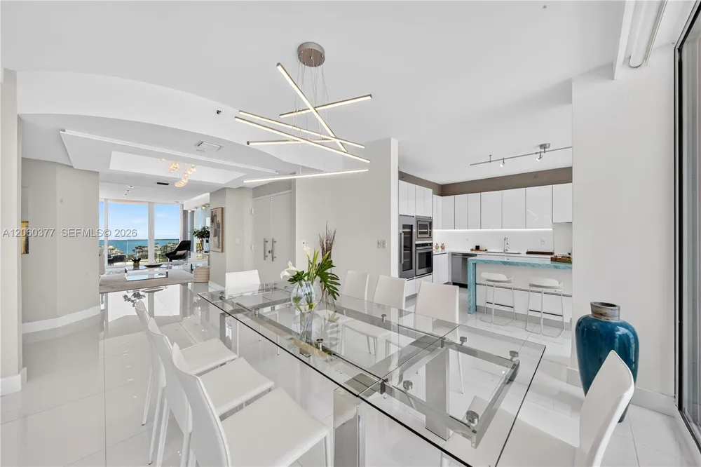 300 S Pointe Dr #2104 Miami Beach, FL 33139