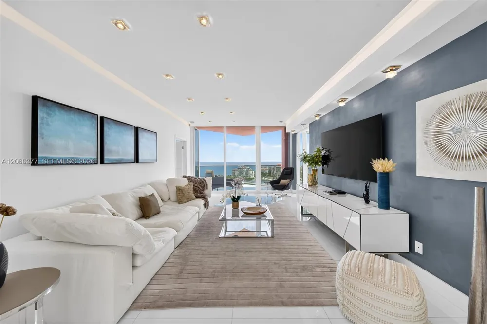 300 S Pointe Dr #2104 Miami Beach, FL 33139